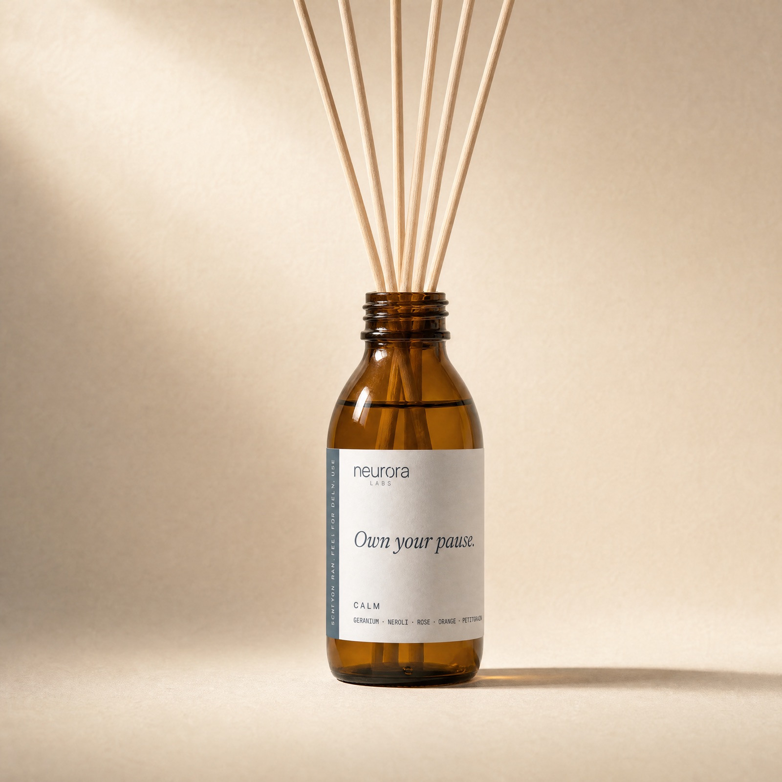 One diffuser, cream wall, cream ground